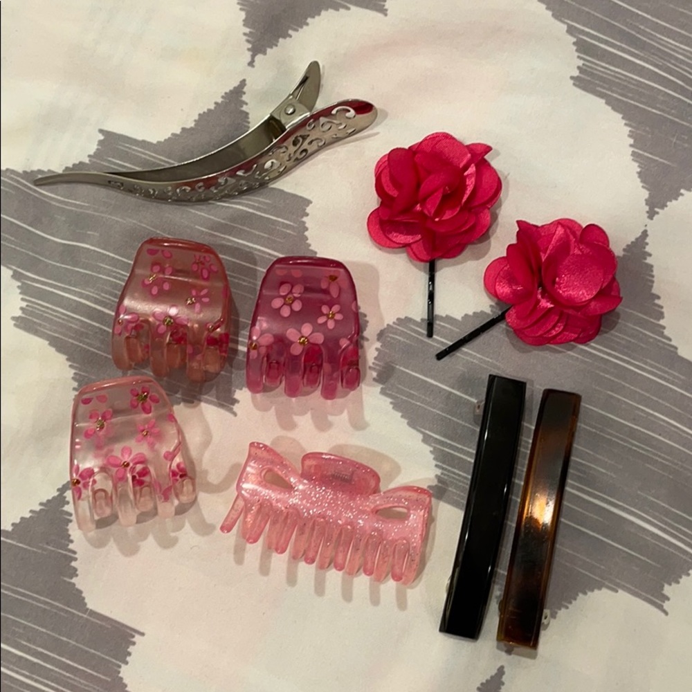Assorted hair accessories